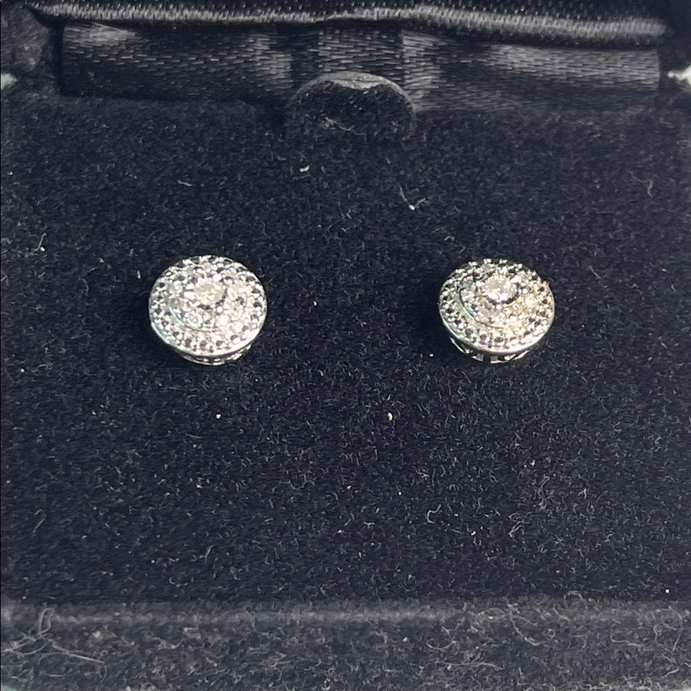 R.H. Macy & Co. Bridge Diamond 1/10 CTW Sterling Silver Stud Earrings NWT - Picture 3 of 8